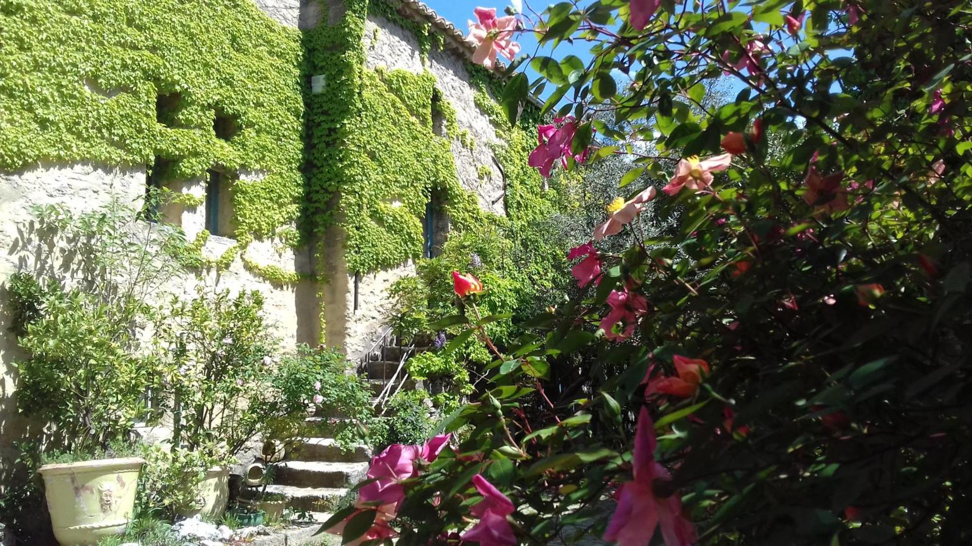 Le Mas Du Lac Uzes Luaran gambar